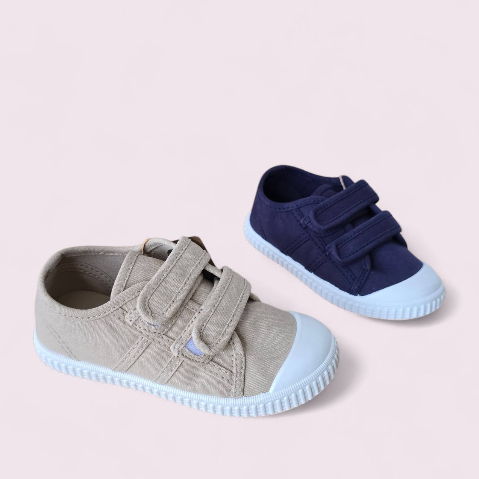 Hay peques que no paran quietos… y lo último que queremos es que su calzado les limite 👣