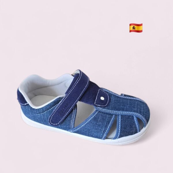 Sandalia barefoot infantil Capricho azul con horma ancha, velcro y suela flexible