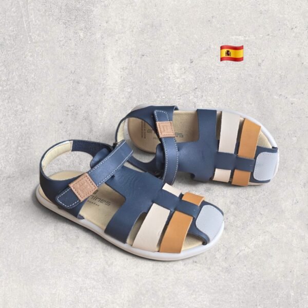 Sandalias Norte barefoot infantiles en color azul marino, blanco y camel, con puntera reforzada y cierre de velcro.