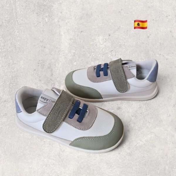 Zapatillas Barefoot Liberty infantiles fabricadas en España con horma ancha, suela plana y gran flexibilidad.