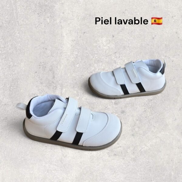 Zapatillas Barefoot Mauro blancas de piel lavable con doble velcro y puntera reforzada